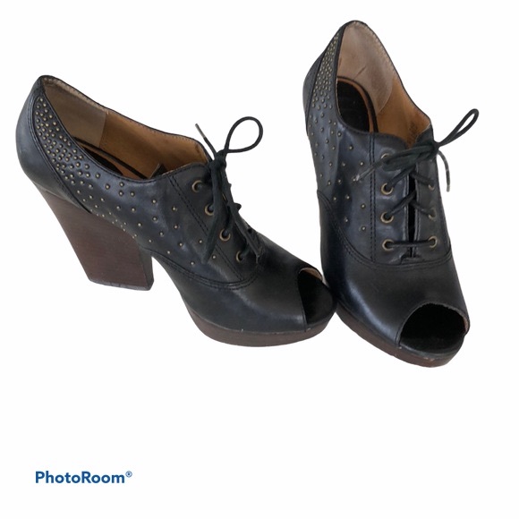 Frye Shoes - Frye Chelsea oxford booties women’s 9.5